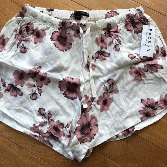 Brandy Melville Floral Eve Shorts Cherry Blossom Sakura RARE NWT - Picture 6 of 7